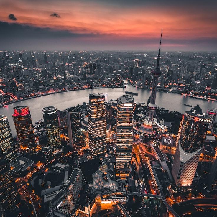 Parents evaluating schools in Germany